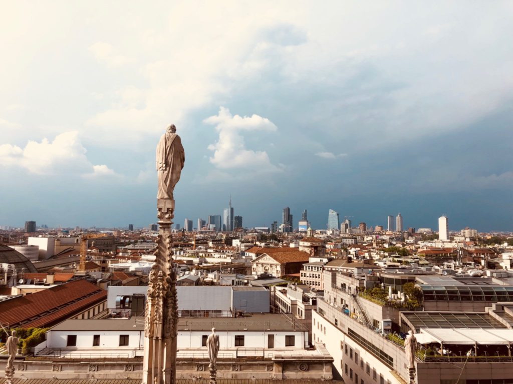 Skyline di Milano visto dalla terrazza del Duomo