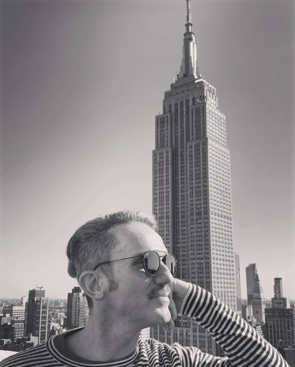 Empire State Building di NY con in primo piano Enrico Giolo