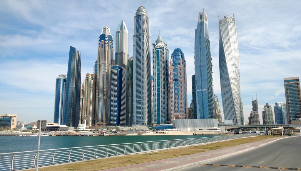 Dubai Skyline e Cayan Tower